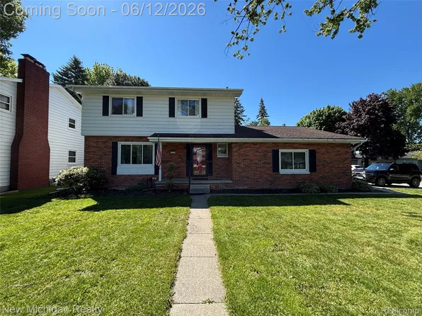 1828 Kennelworth Dr, Port Huron, MI 48060