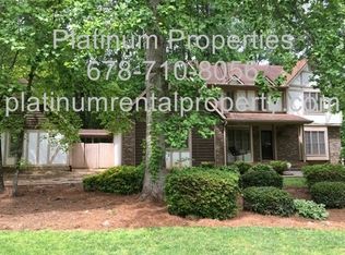 817 Pine Ridge Bnd, Stone Mountain, GA 30087
