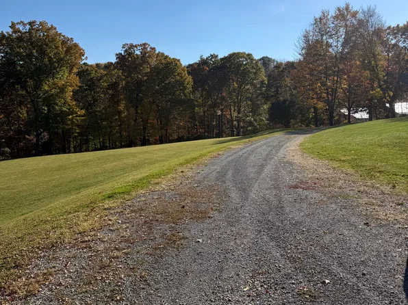 127 Saint Joe Rd, Butler, PA 16002