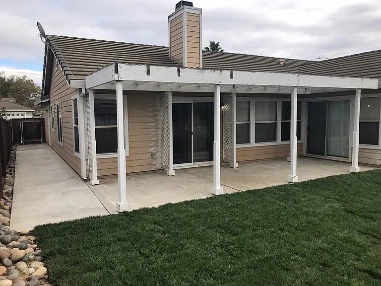 940 Laguna Ct — Photo 26