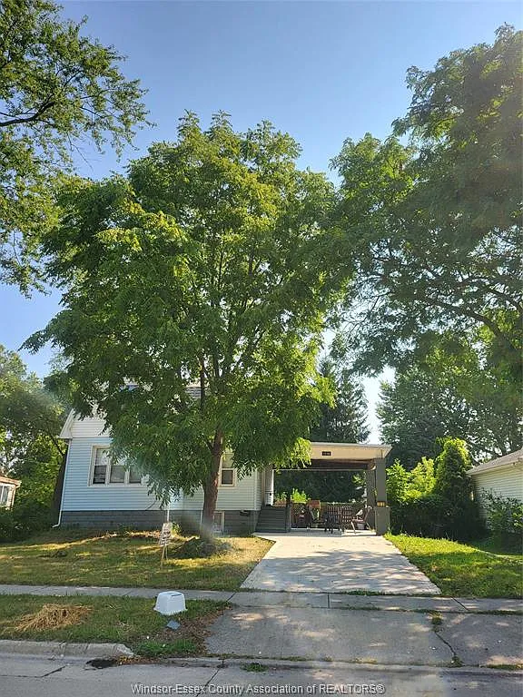 3 bed, $2,400 — Photo 2