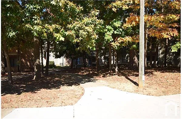 Building Photo - 4425 Sharon Chase Dr #C