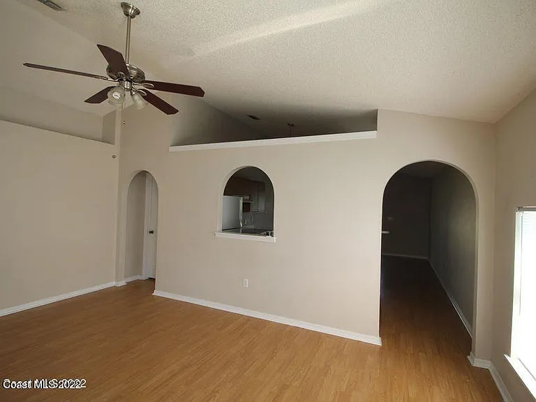 2230 Redwood Cir NE — Photo 3