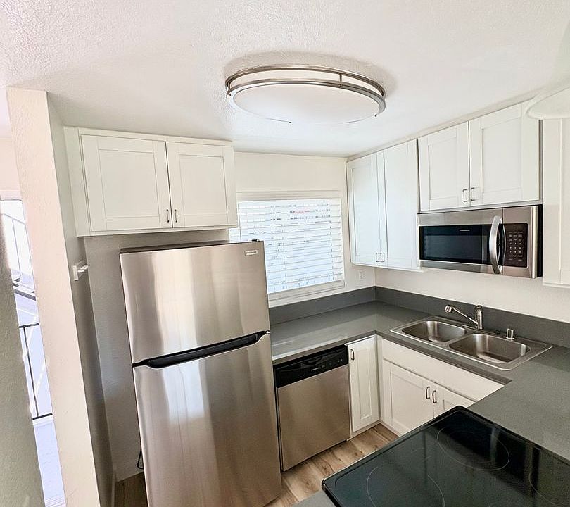 1st image of 525 28th St APT 8