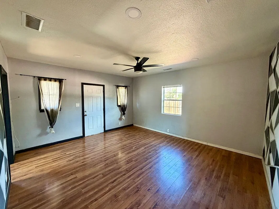 2 bed, 1.0 bath, 840 sqft, $2,700 — Photo 2