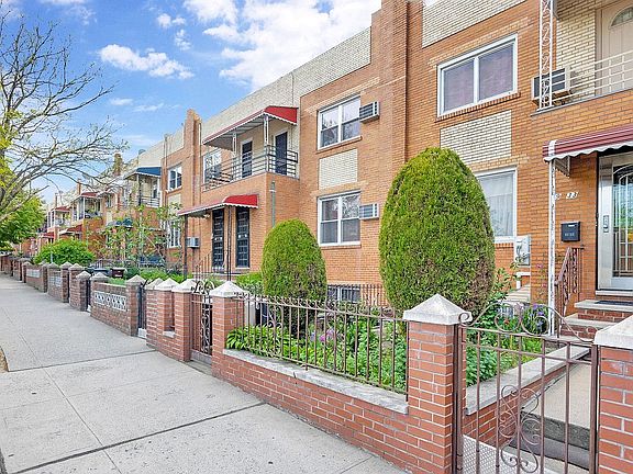 3rd image of 7933 Grand Ave