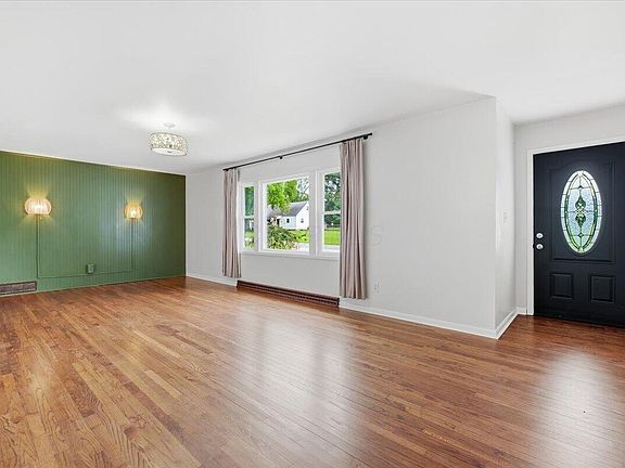 5th image of 8 Willow Street Ext