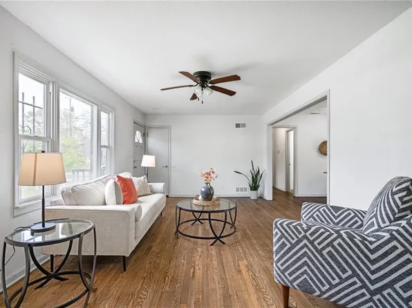 4001 E 55th St, Kansas City, MO 64130