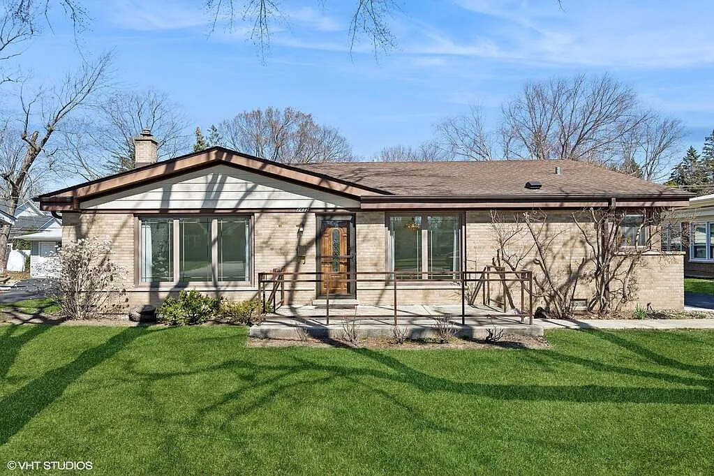 2432 Bel Air Dr photo 1