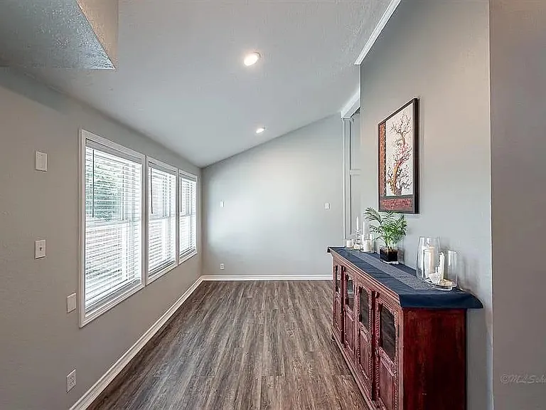14427 Briarhills Pkwy — Photo 5