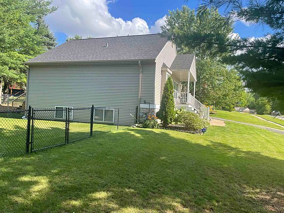 2nd image of 3522 Pepper Dr