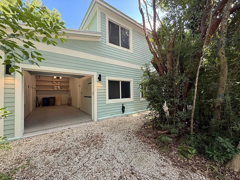 809 Miramar Dr — Photo 2