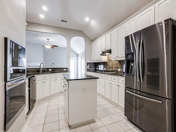 4th image of 18672 Gibbons Dr