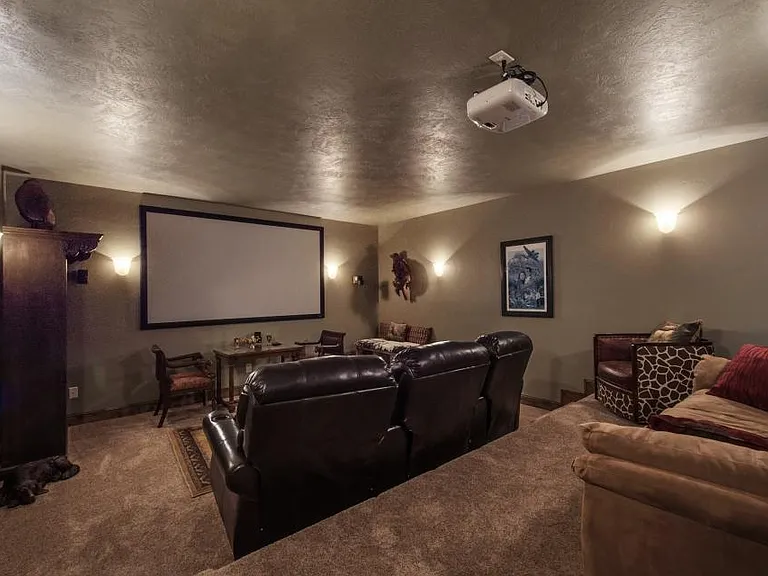 1426 Hailstone Dr — Photo 32