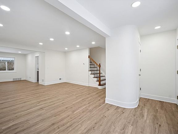 4th image of 803 Brummel St