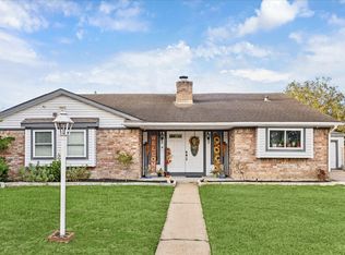 10402 Huntington Point Dr, Houston, TX 77099