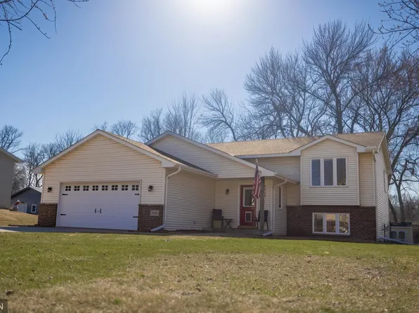 1324 7th St N, Cannon Falls, MN 55009