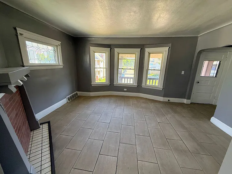 12521-12523 Locke Ave — Photo 9