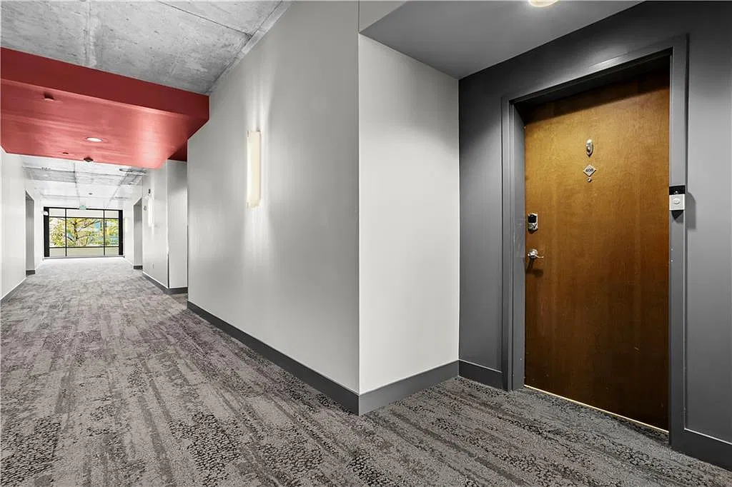 1 bed, 1.0 bath, 912 sqft, $2,000 — Photo 3