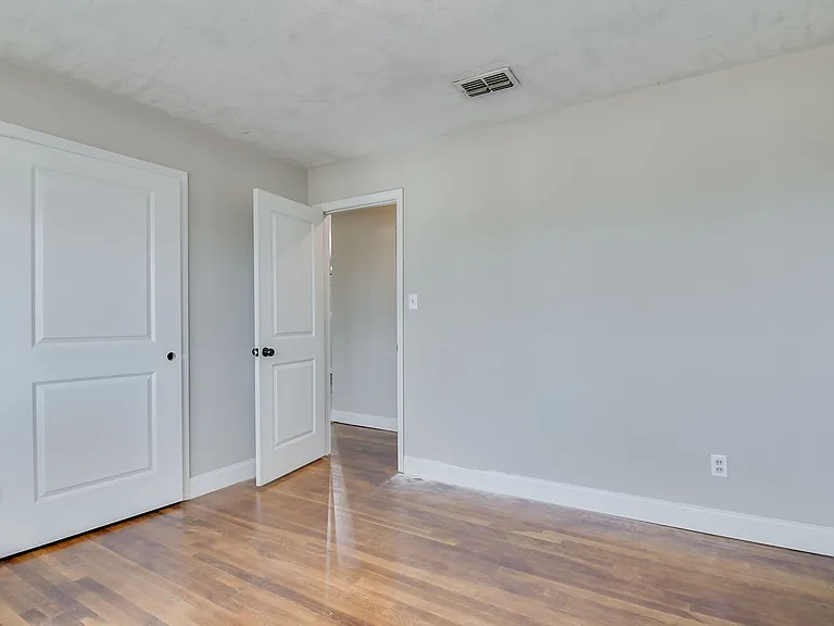 208 Maywood Dr — Photo 24