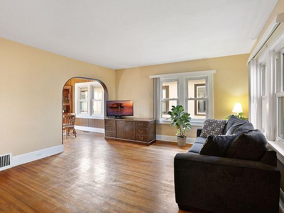 3rd image of 3613 41st Ave S