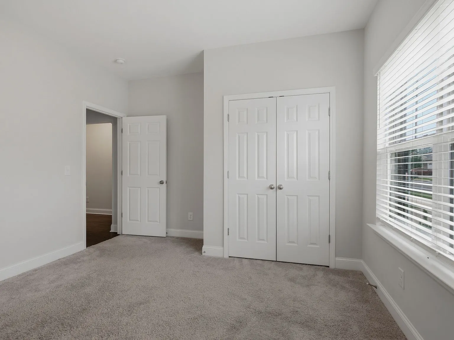 3 bed, 2.5 bath, 1719 sqft, $2,200 — Photo 4