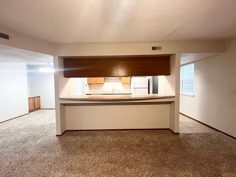 Oakridge Apartments — Photo 20