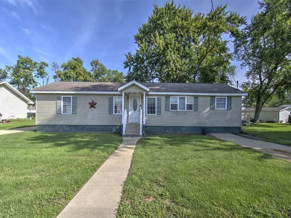 217 E Seiberling St, Blue Mound, IL 62513