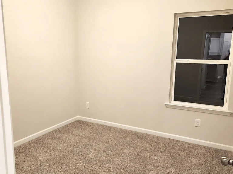 204 Bent Creek Ln — Photo 2