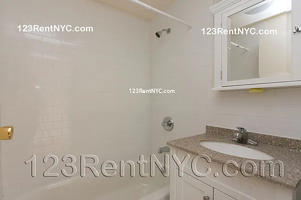 Rented by Chartwell Manhattan Realty | media 6