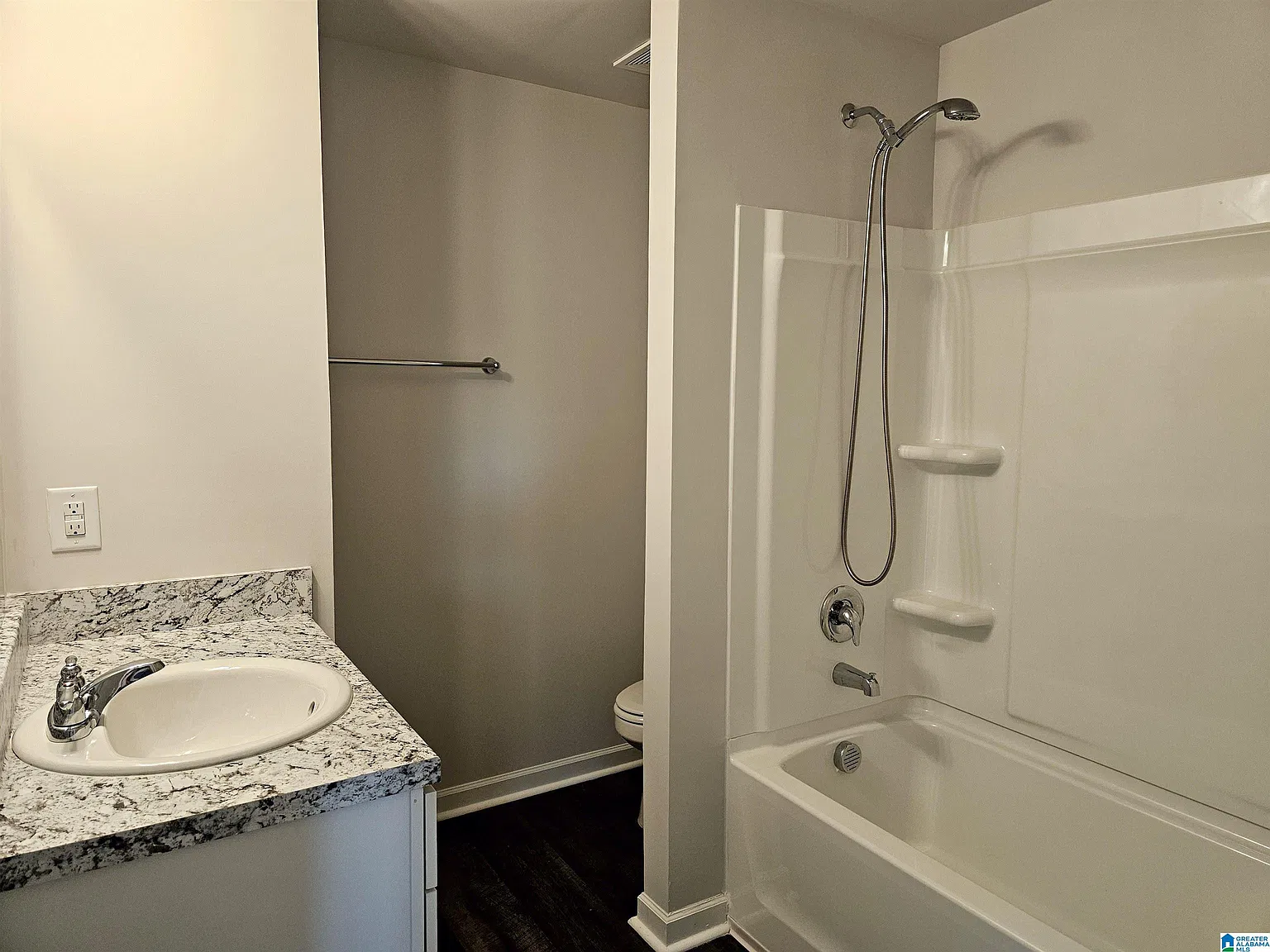 3 bed, 2.5 bath, 2150 sqft, $1,695 — Photo 4