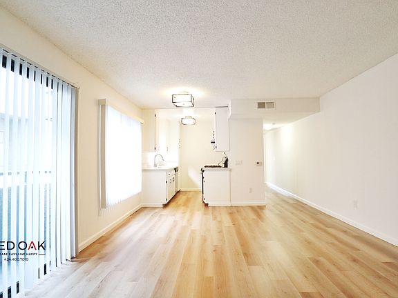 5th image of 11823 Victory Blvd #209