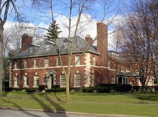 70 Vendome Rd, Grosse Pointe Farms, MI 48236