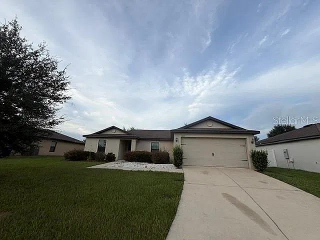 3 bed, 2.0 bath, 1464 sqft, $2,100 — Photo 1