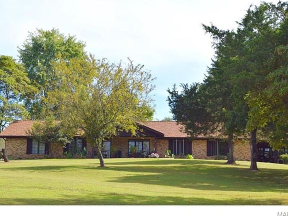 3rd image of 118 Edwin Ln
