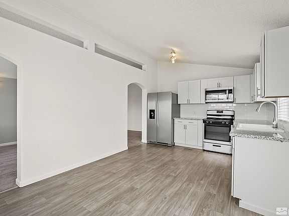 3rd image of 385 Parkland Way