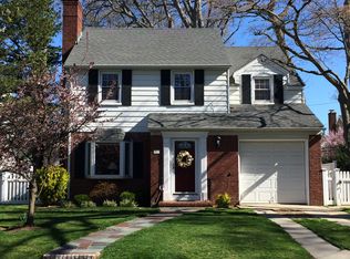 421 Raymond St, Rockville Centre, NY 11570