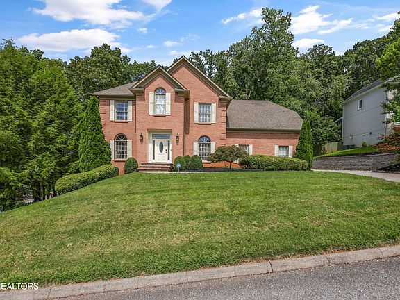 4th image of 816 Foxfield Ln