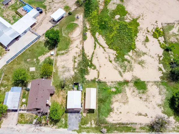 213 Elm St, Ballinger, TX 76821