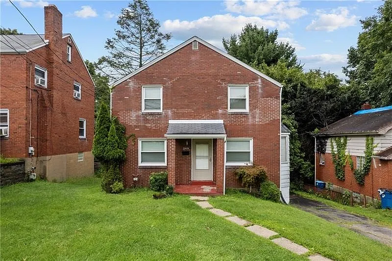 3 bed, 1.5 bath, 1283 sqft, $149,999 — Photo 1