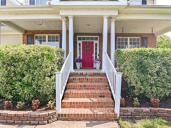 2nd image of 1237 Spruce Ln