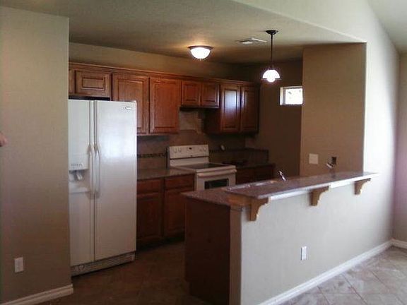 KITCHEN/ BREAKFAST BAR