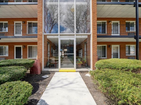 2925 W 13 Mile Rd APT 207, Royal Oak, MI 48073