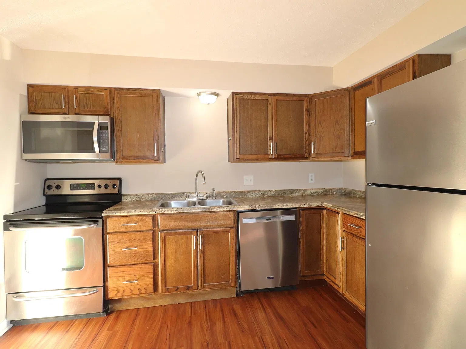 2 bed, 1.0 bath, 915 sqft, $950 — Photo 4