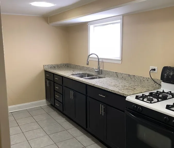 2119 Grove St — Photo 2
