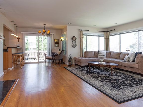 3rd image of 1861 Parkview Dr