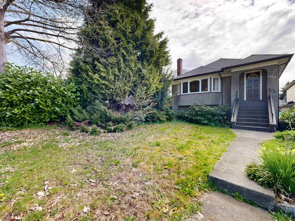 3624 Cambridge St, Vancouver, BC V5K 1M6