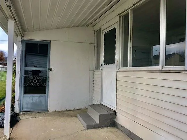 24 2nd St photo 1