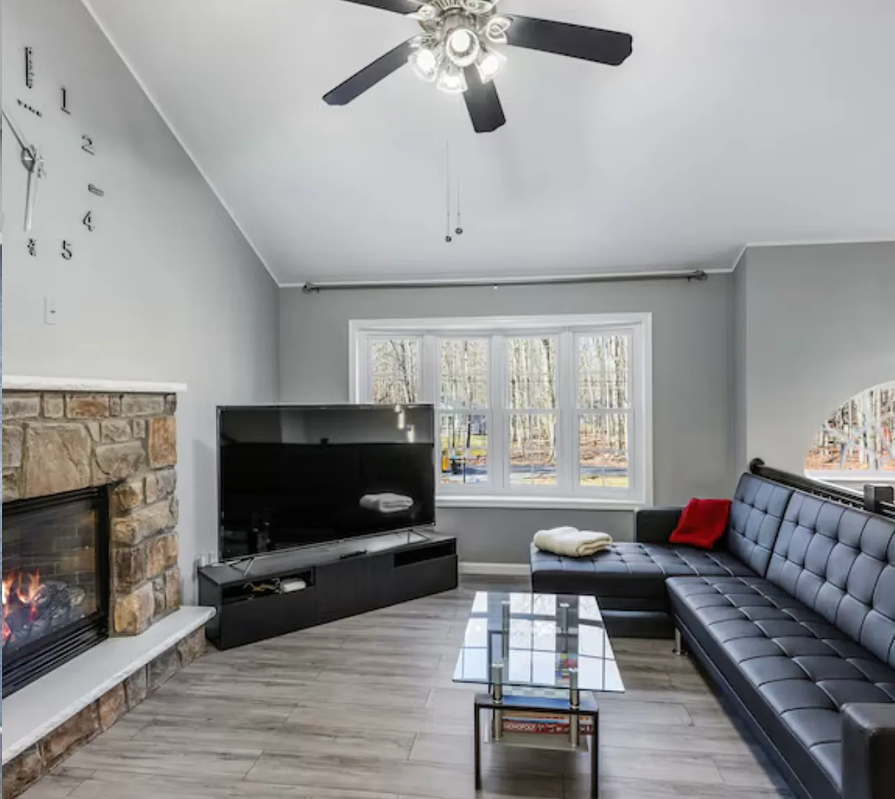 4 bed, 2321 sqft, $3,100 — Photo 4