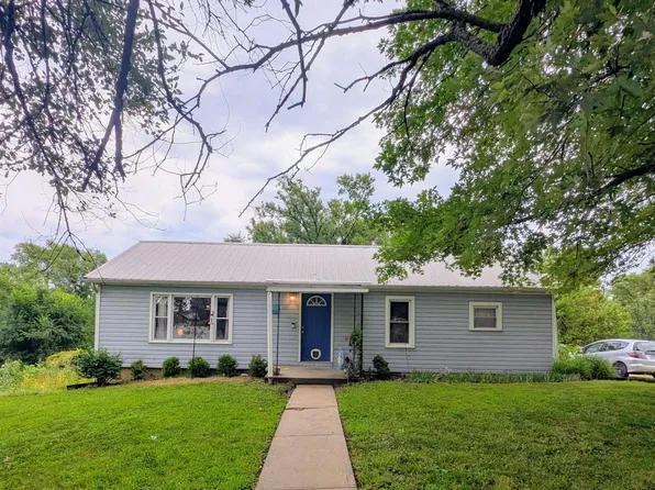 209 Delaware St, Oskaloosa, KS 66066